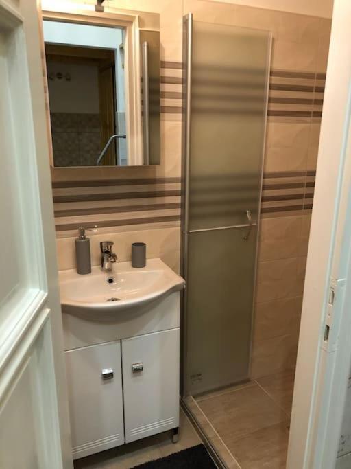 Mora Apartman 3. Kiskunfélegyháza Exterior foto